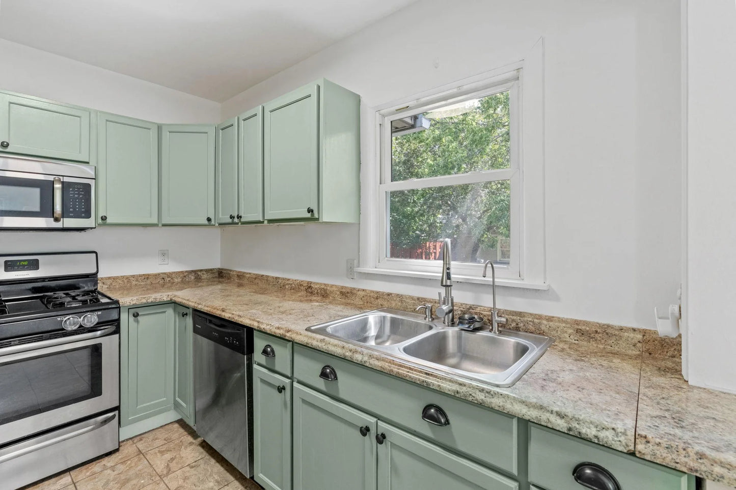 4230 Zenith Avenue, Robbinsdale, MN 55422