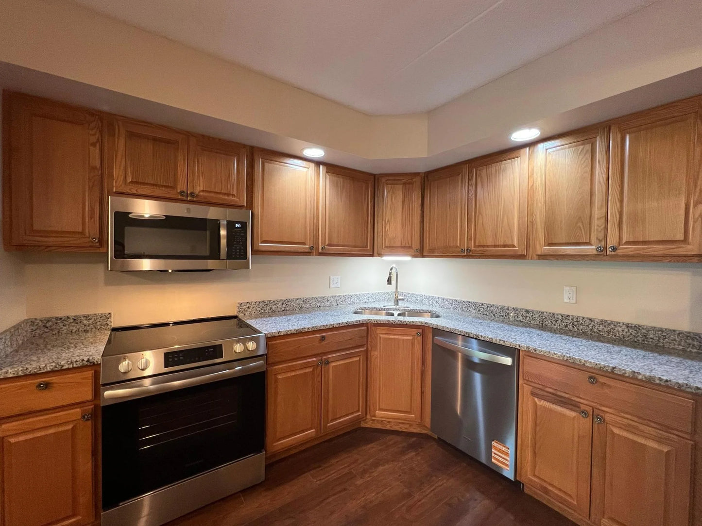 2485 Londin Lane, Maplewood, MN 55119