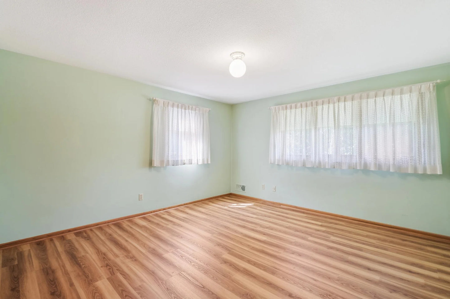 528 Lexington Parkway, Saint Paul, MN 55116