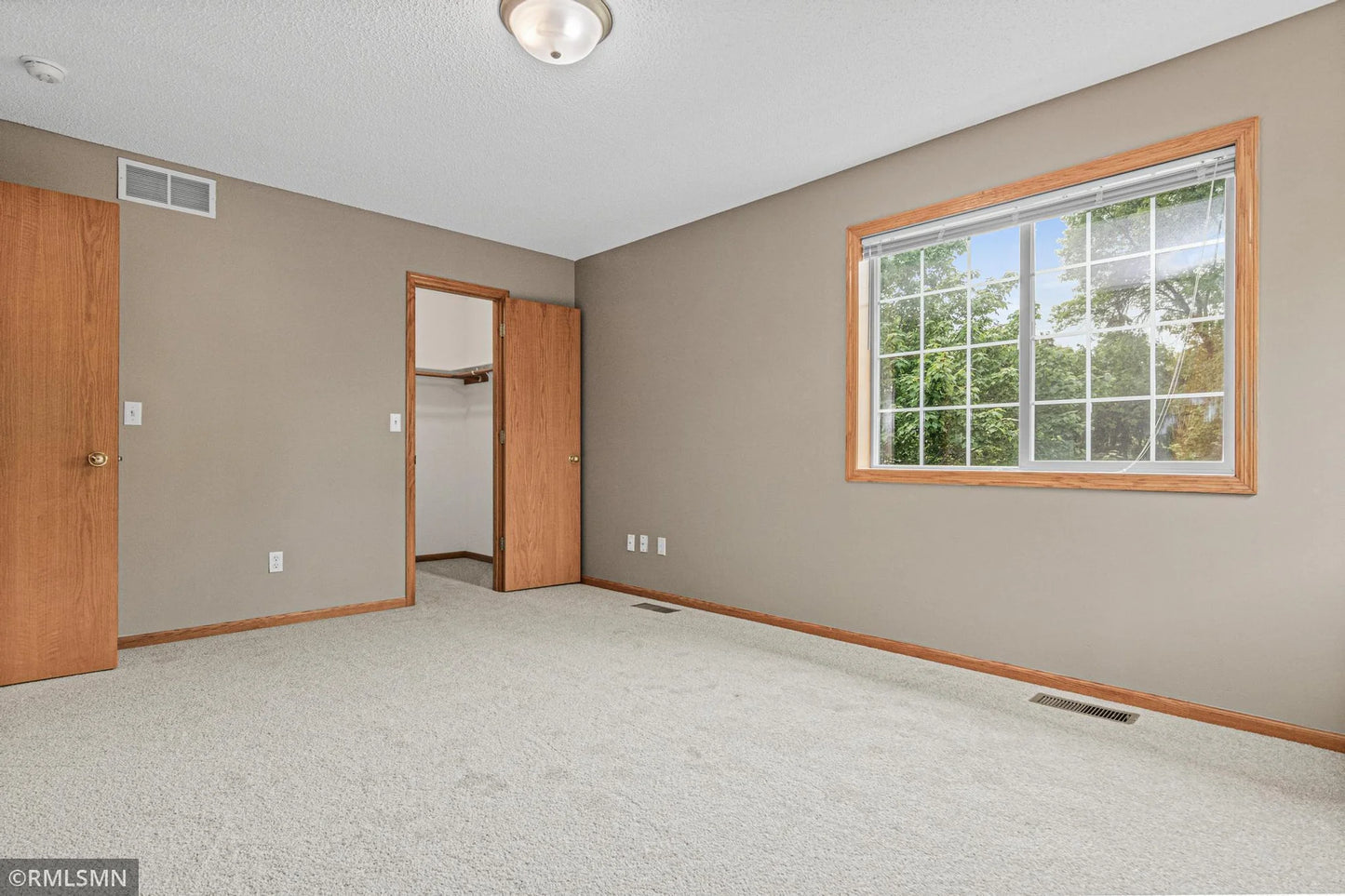 4923 Grenwich Place, Oakdale, MN 55128