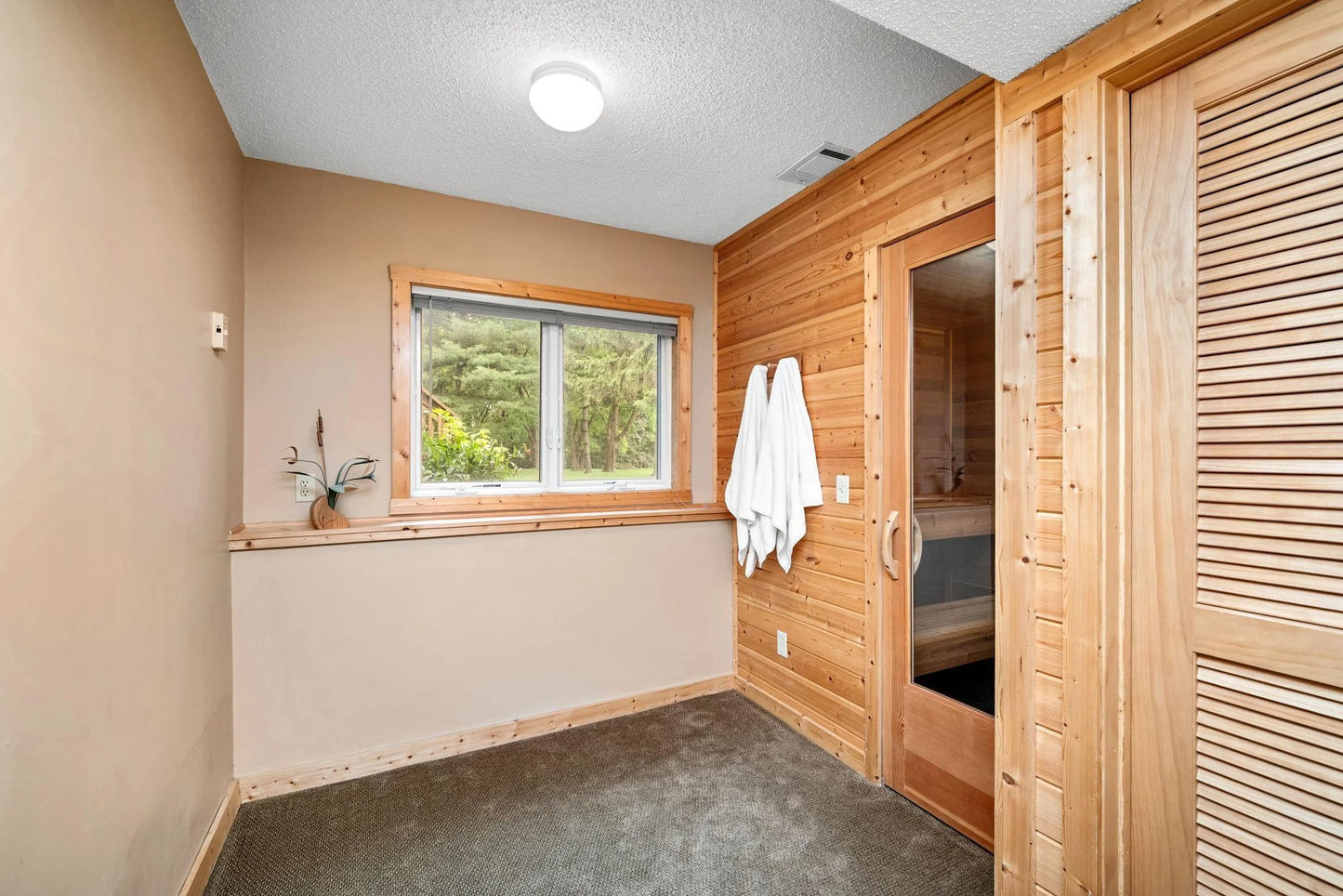 2520 Florida Avenue, Golden Valley, MN 55427