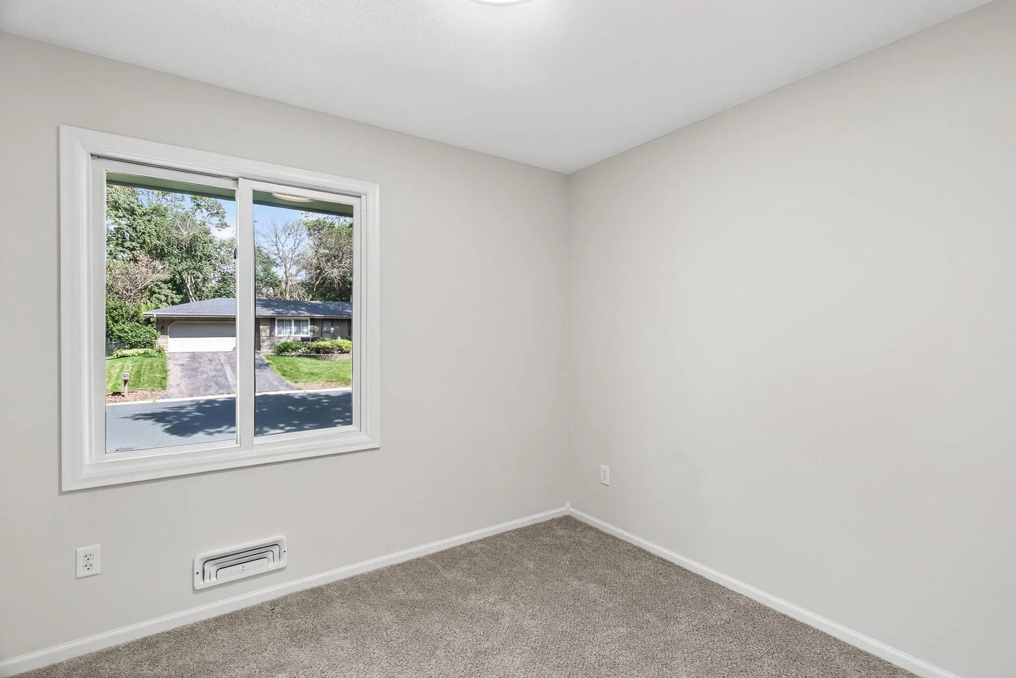 1042 Sibley Street, Shakopee, MN 55379