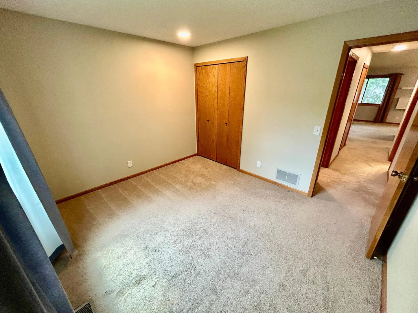 4378 Buckingham Court, Vadnais Heights, MN 55127