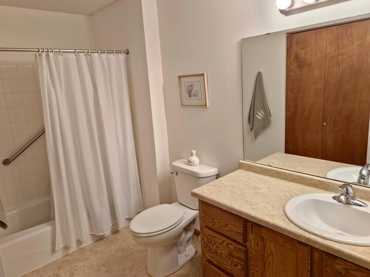 32 11th Avenue, Hopkins, MN 55343