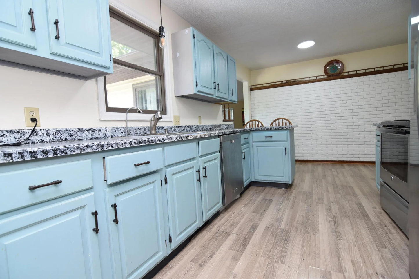 2520 Allen Drive, Burnsville, MN 55337