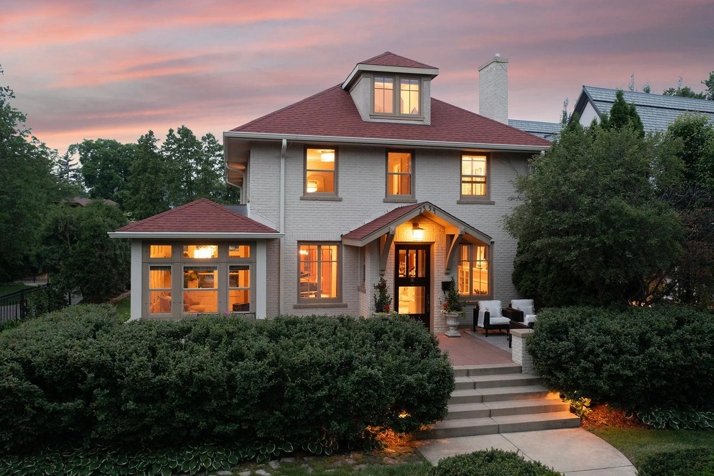 2554 Lake Of The Isles Parkway, Minneapolis, MN 55405