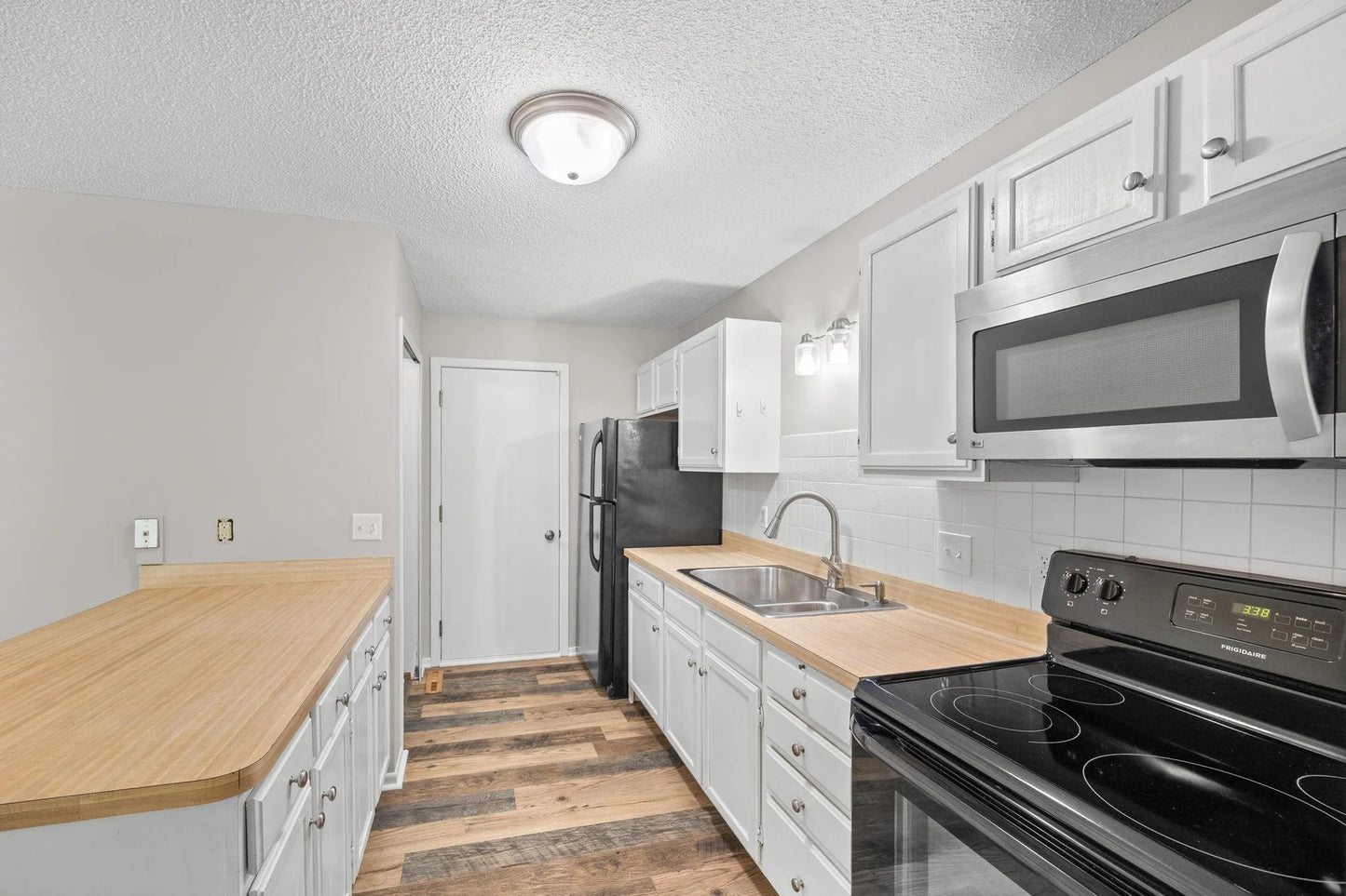 992 Pond View Court, Vadnais Heights, MN 55127