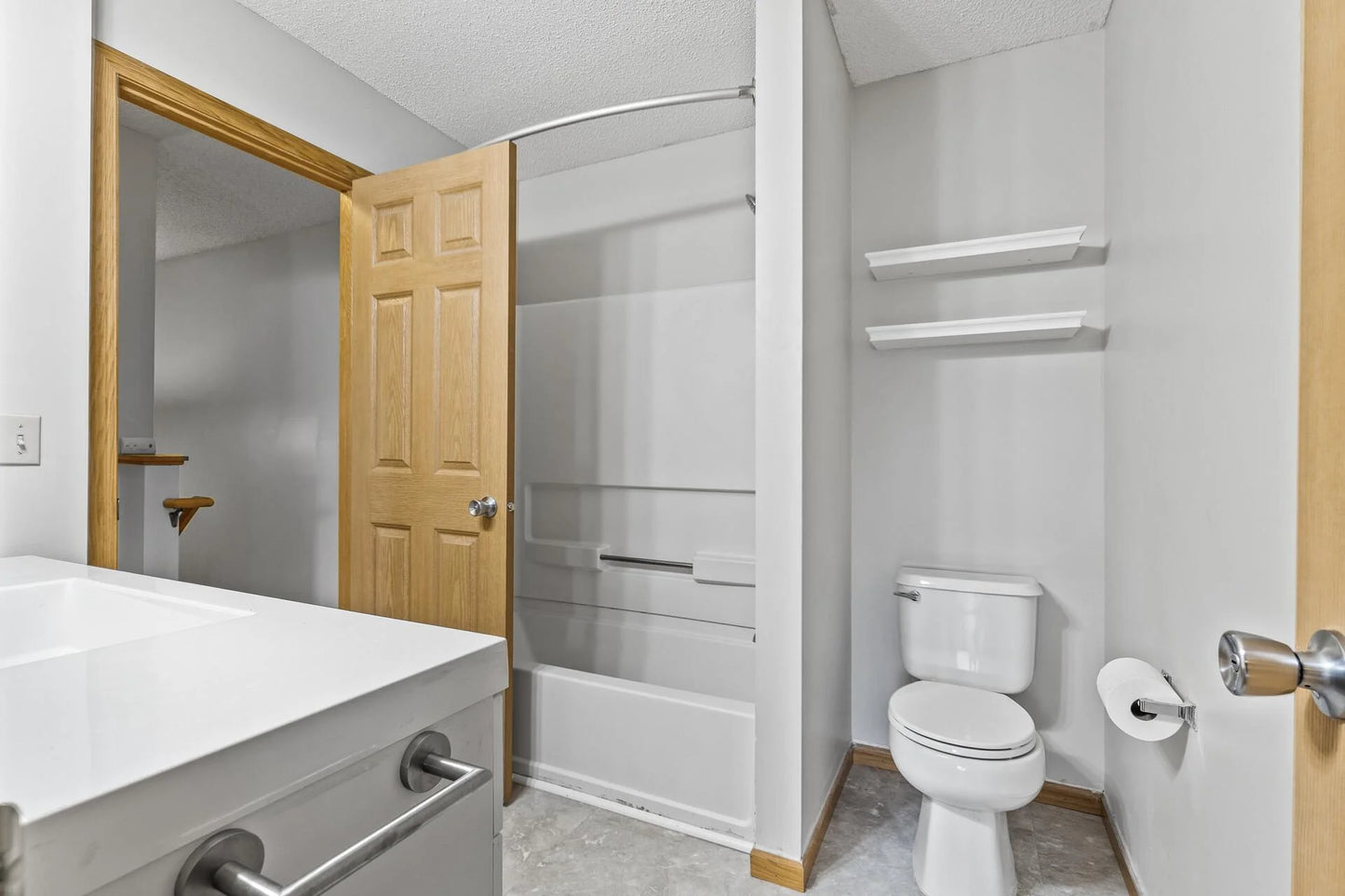 631 Woodduck Drive, Woodbury, MN 55125