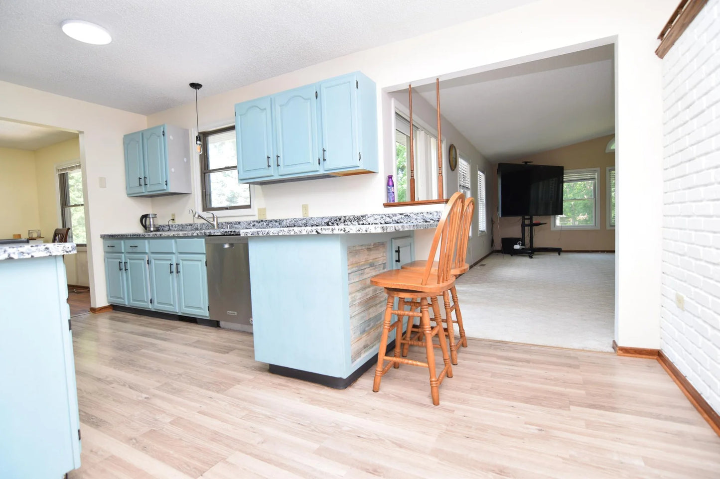 2520 Allen Drive, Burnsville, MN 55337