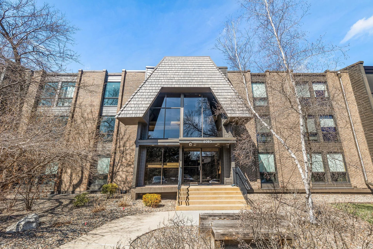 6085 Lincoln Drive, Edina, MN 55436