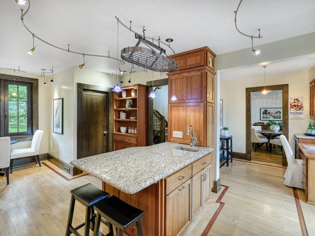 15 Benhill Road, Saint Paul, MN 55105