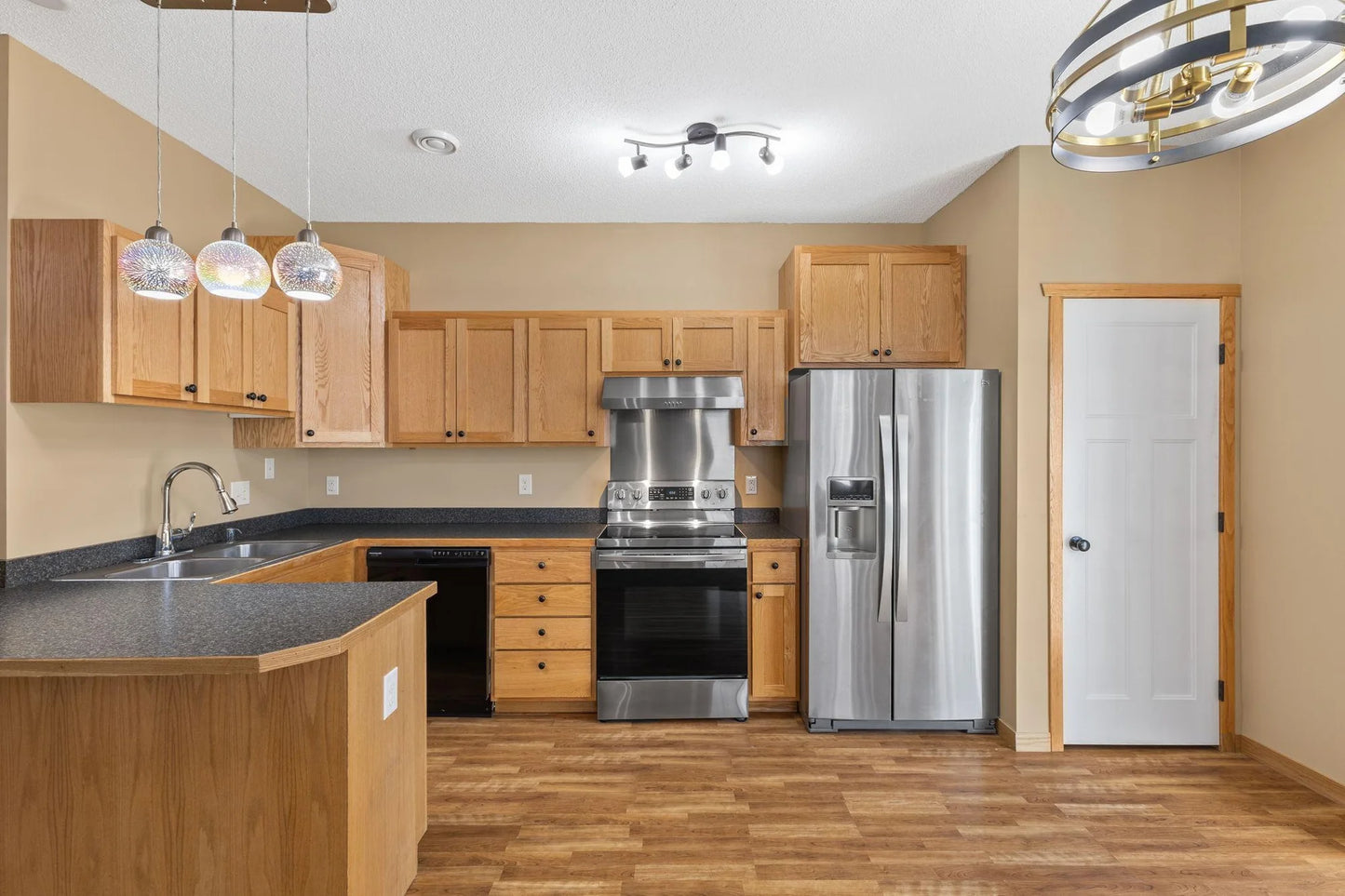 1283 County Road D Circle, Vadnais Heights, MN 55109