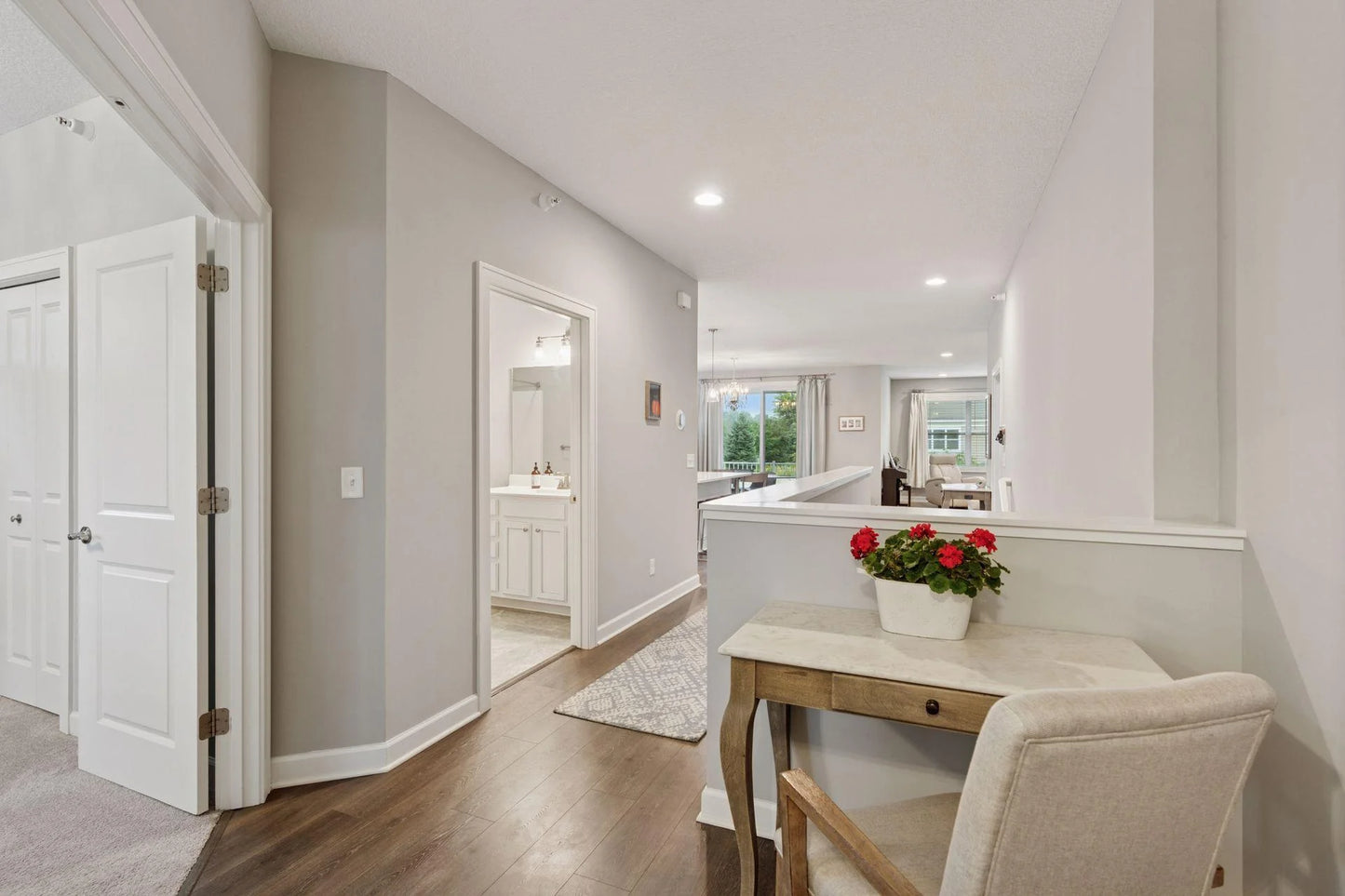 630 Lovell Avenue, Roseville, MN 55113