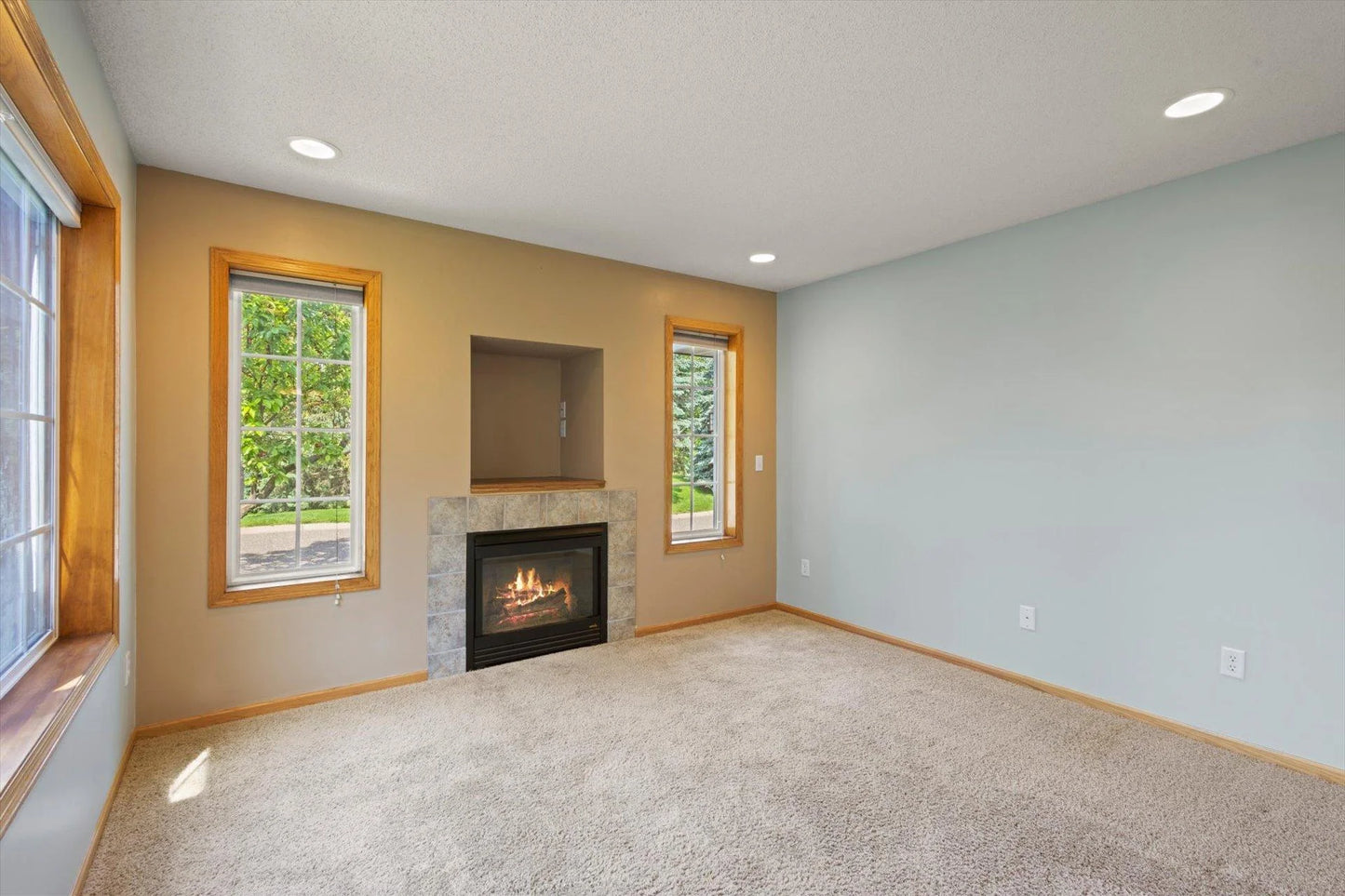 1663 County Road D , Maplewood, MN 55109