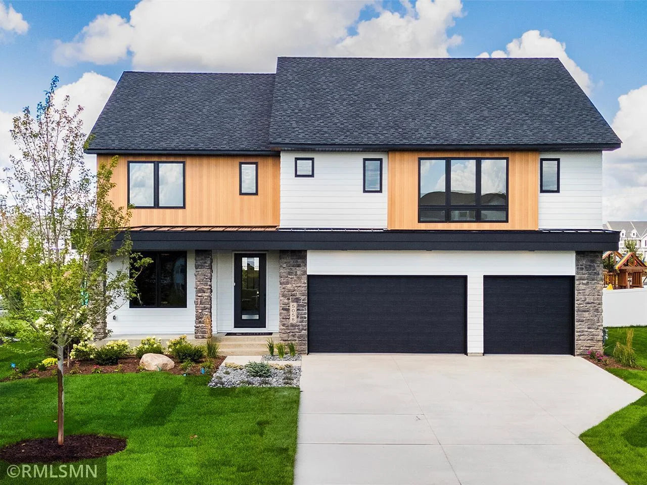 5058 Airlake Draw , Woodbury, MN 55129