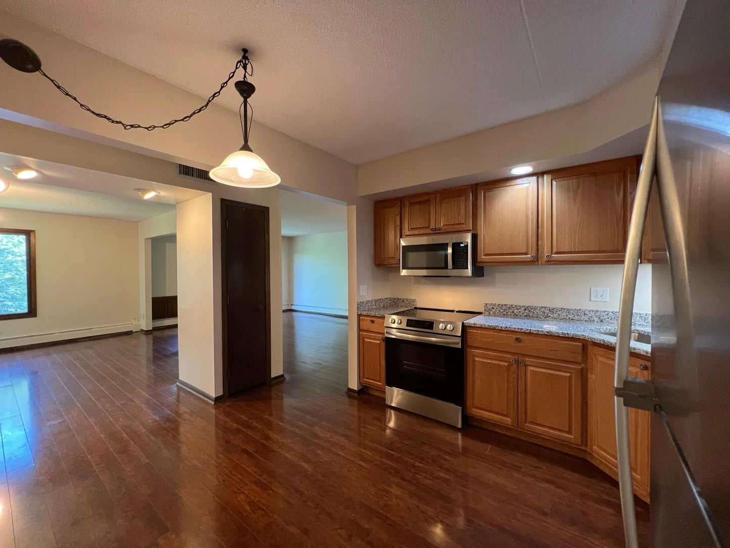 2485 Londin Lane, Maplewood, MN 55119