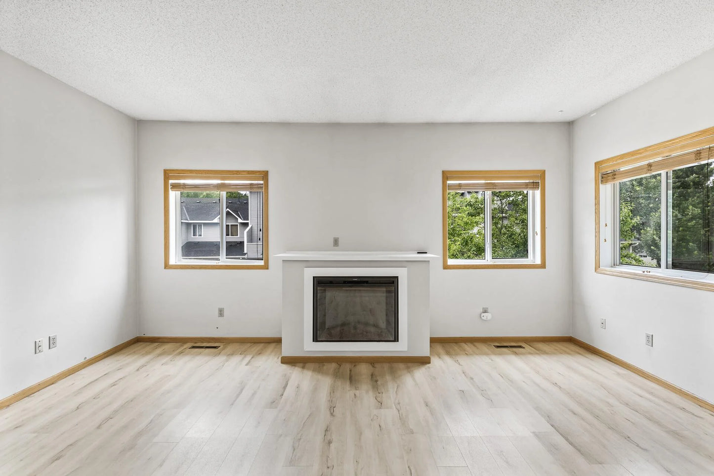 631 Woodduck Drive, Woodbury, MN 55125