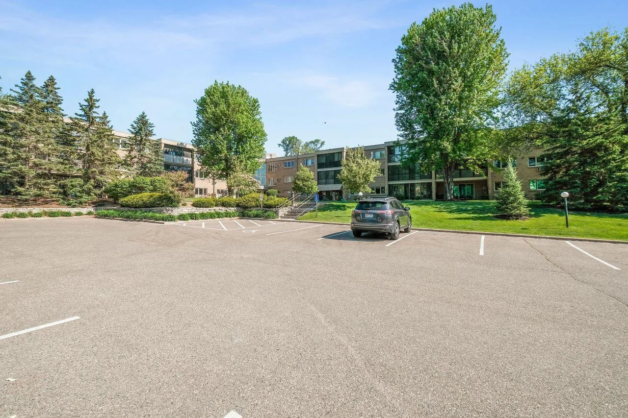 4360 Brookside Court, Edina, MN 55436