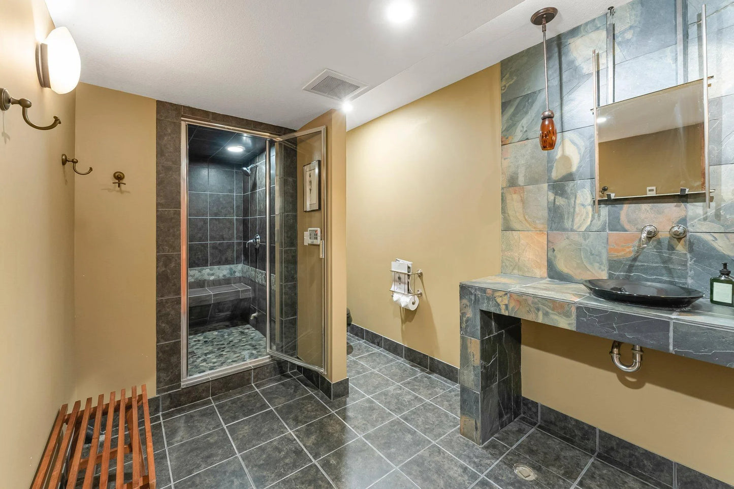 2408 Hunter Drive, Chanhassen, MN 55317