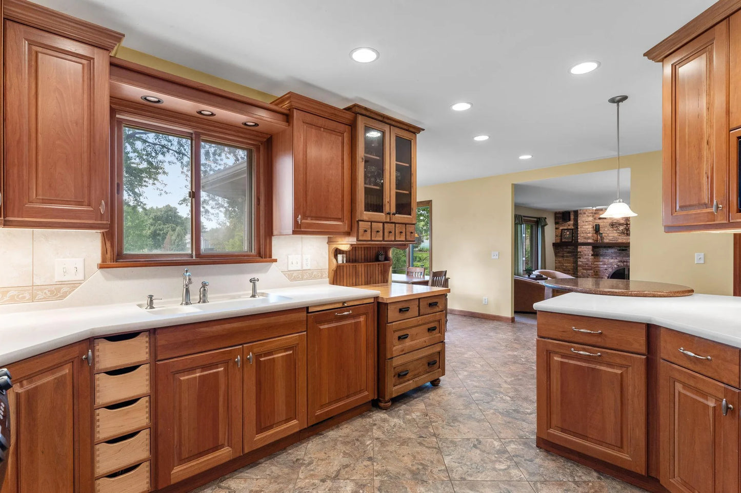 4363 Bramblewood Avenue, Vadnais Heights, MN 55127