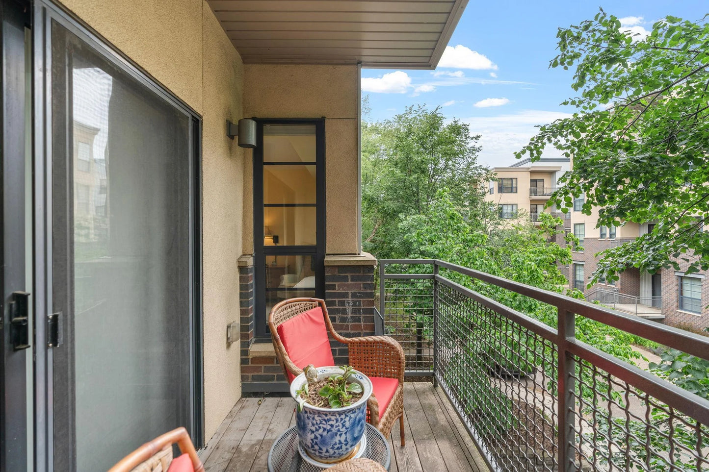 2565 Franklin Avenue, Saint Paul, MN 55114
