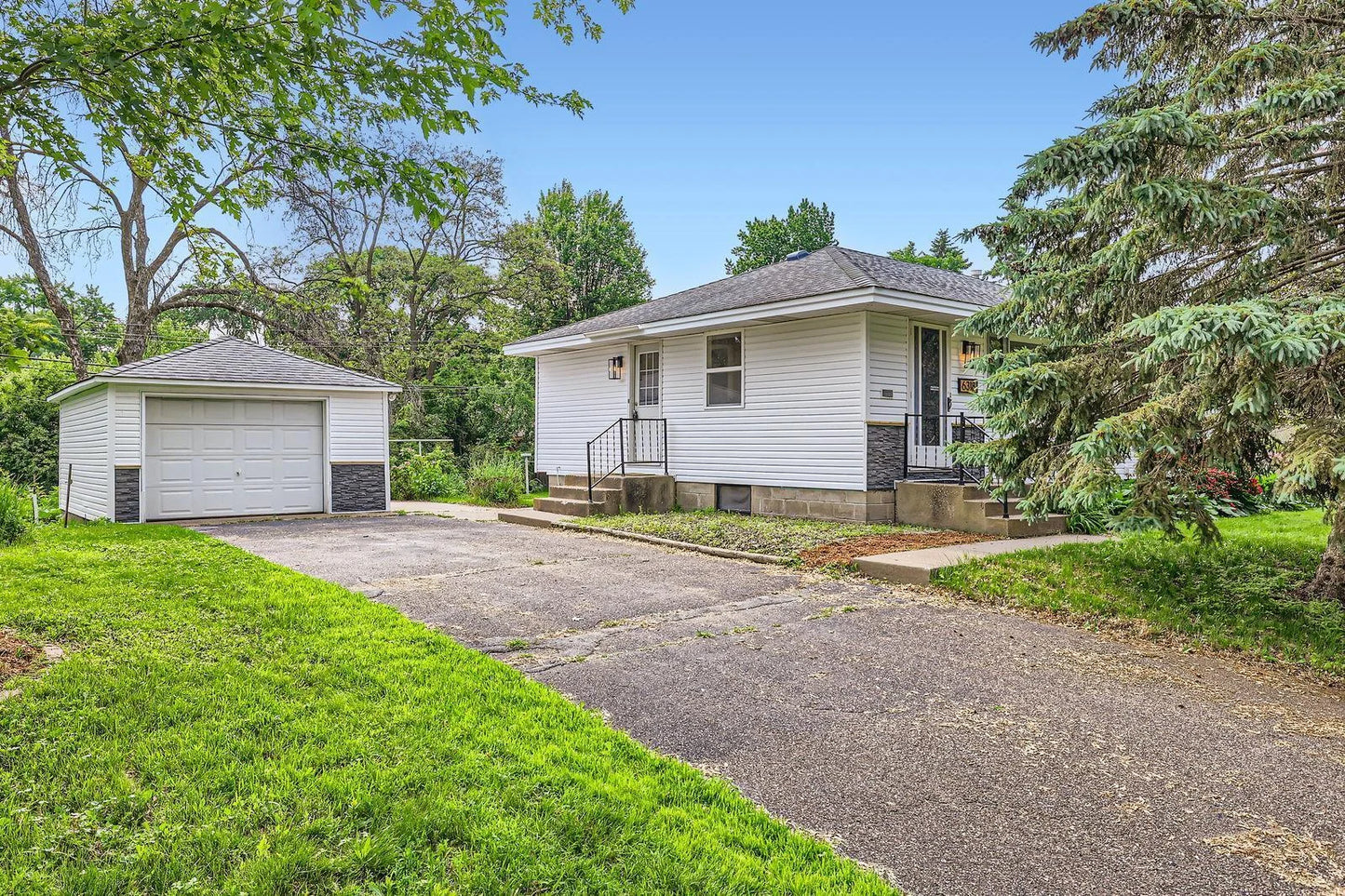 6318 Perry Avenue, Brooklyn Center, MN 55429