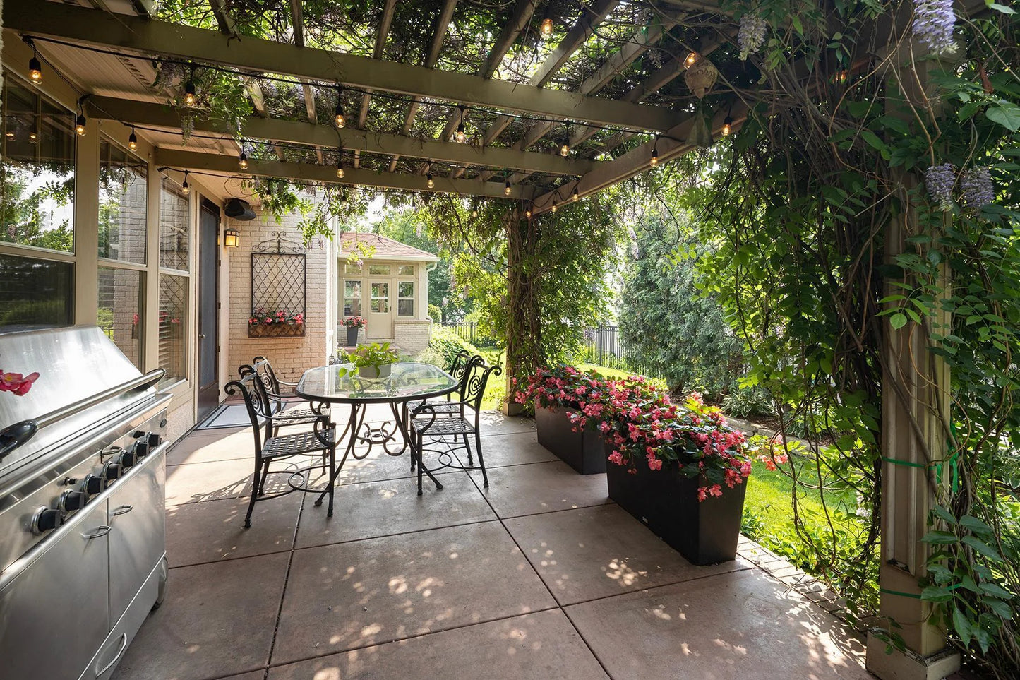 2554 Lake Of The Isles Parkway, Minneapolis, MN 55405
