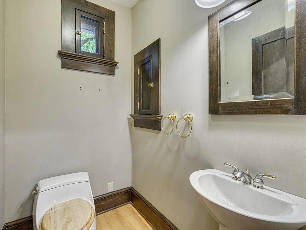 15 Benhill Road, Saint Paul, MN 55105