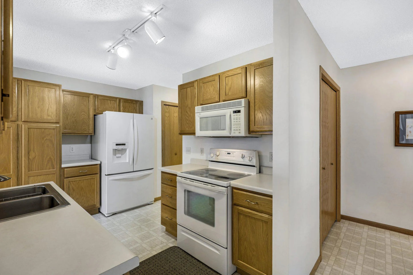 10450 64th Way, Albertville, MN 55301