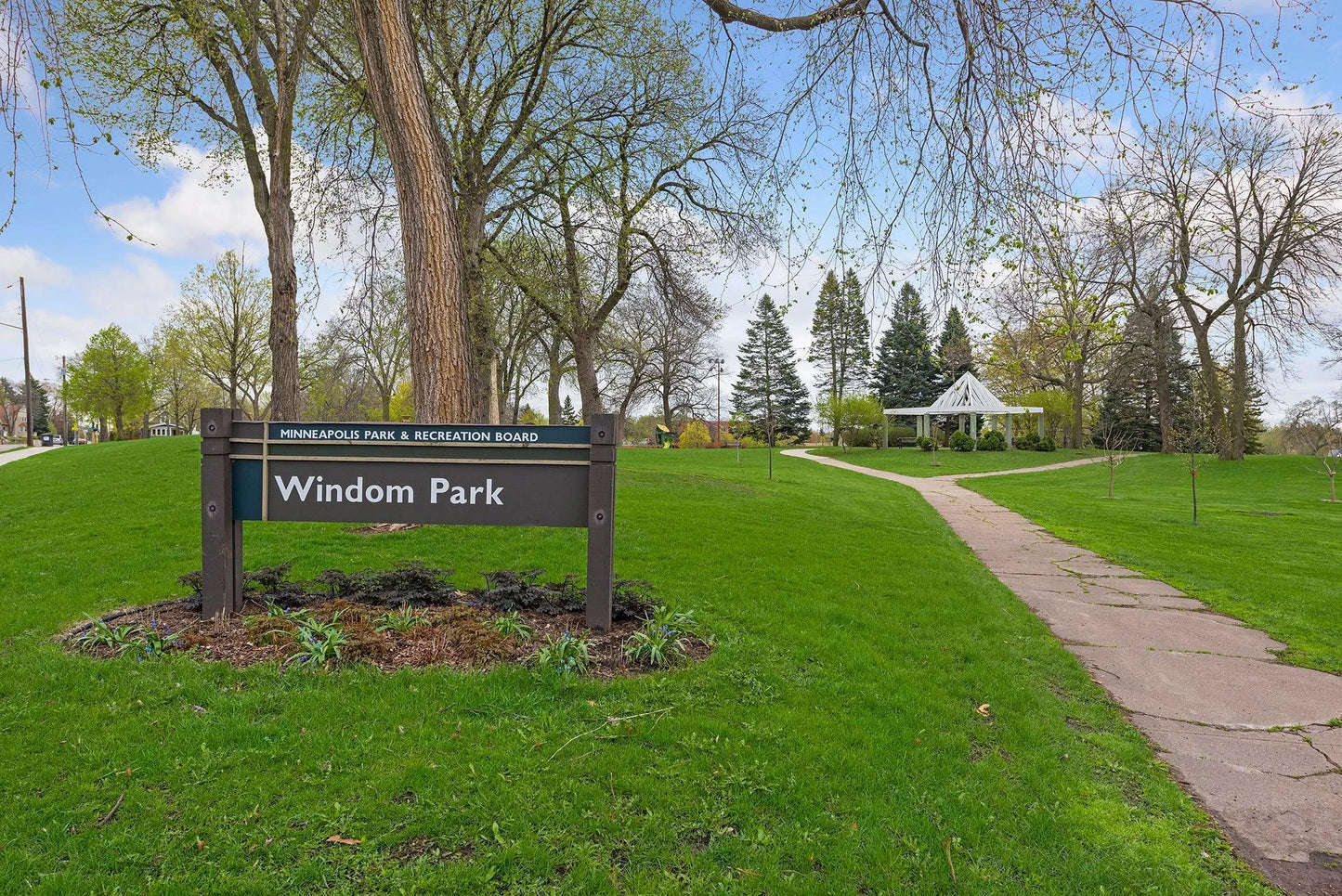 2547 Lincoln Street, Minneapolis, MN 55418