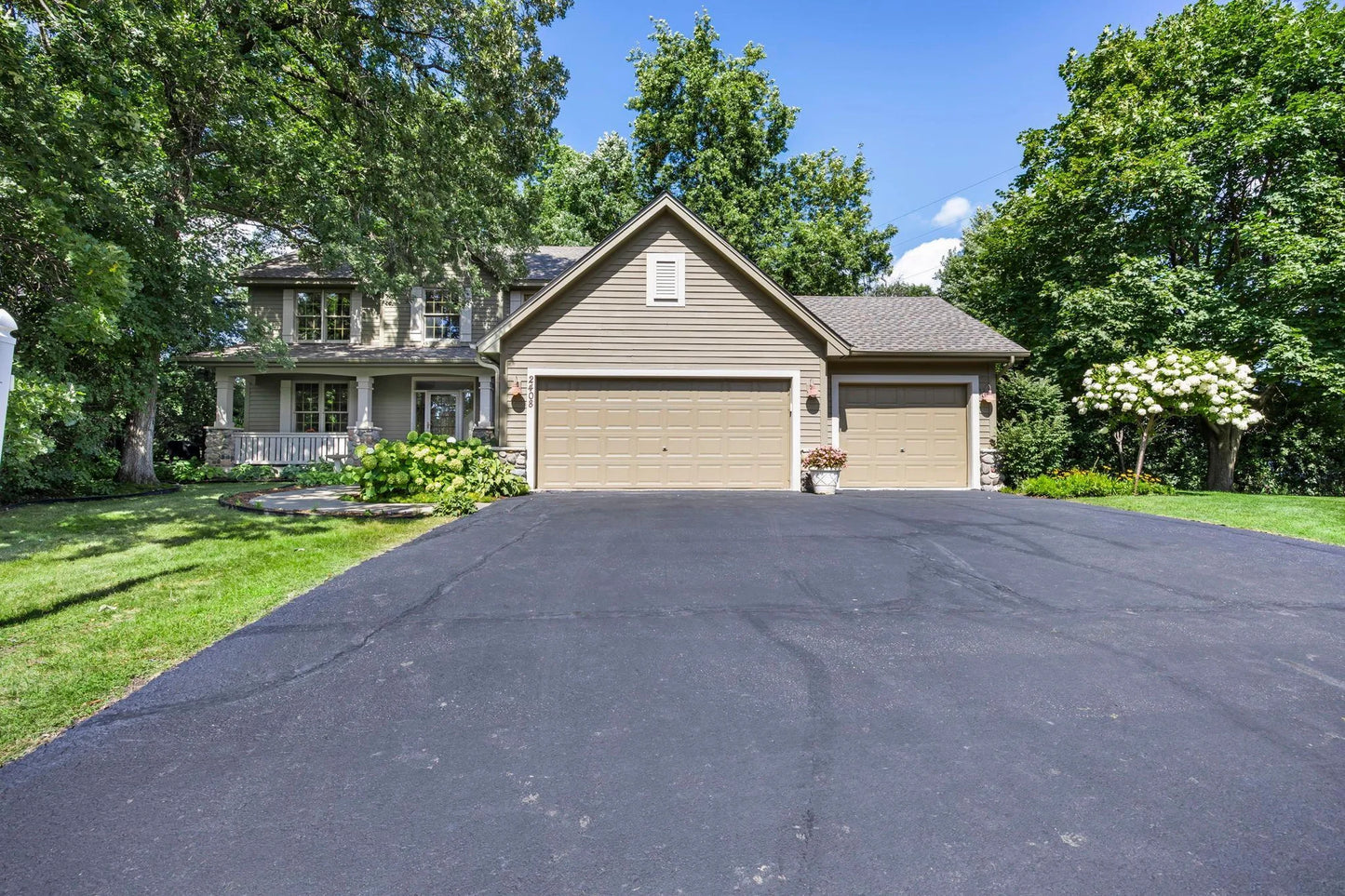 2408 Hunter Drive, Chanhassen, MN 55317