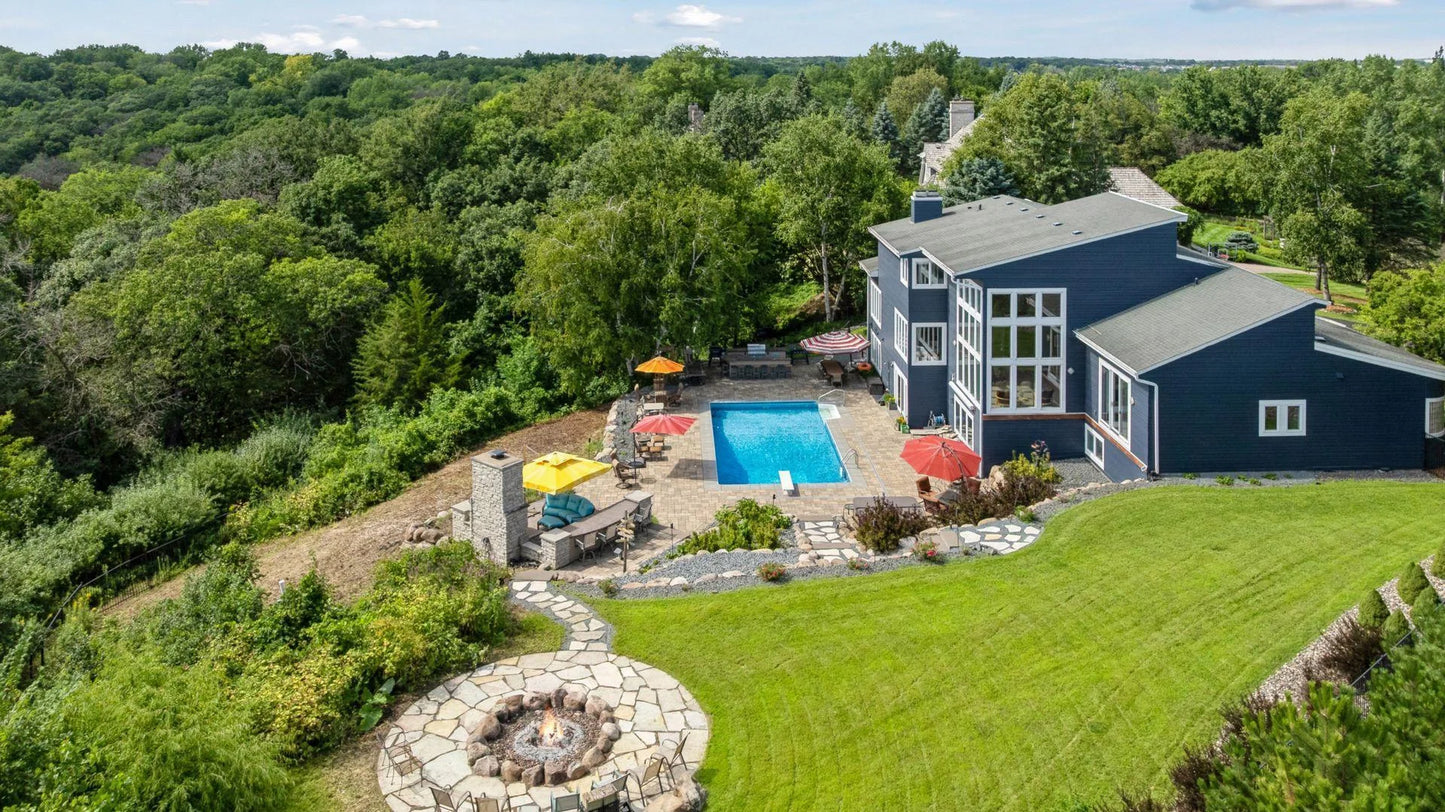 10460 Bluff Circle, Chanhassen, MN 55318