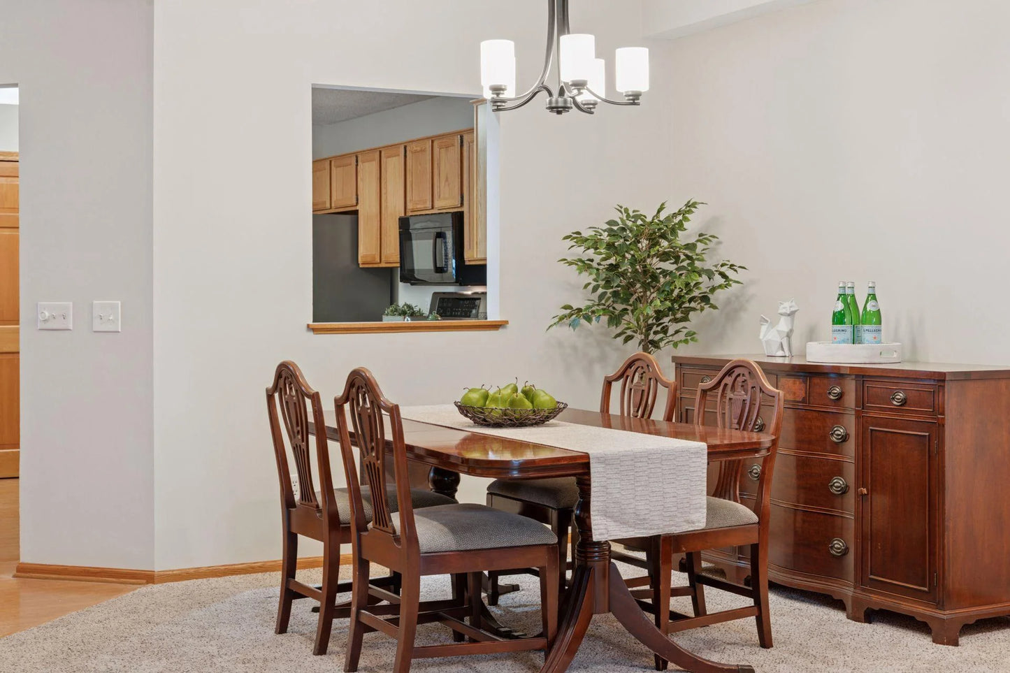 502 Deer Ridge Lane, Maplewood, MN 55119