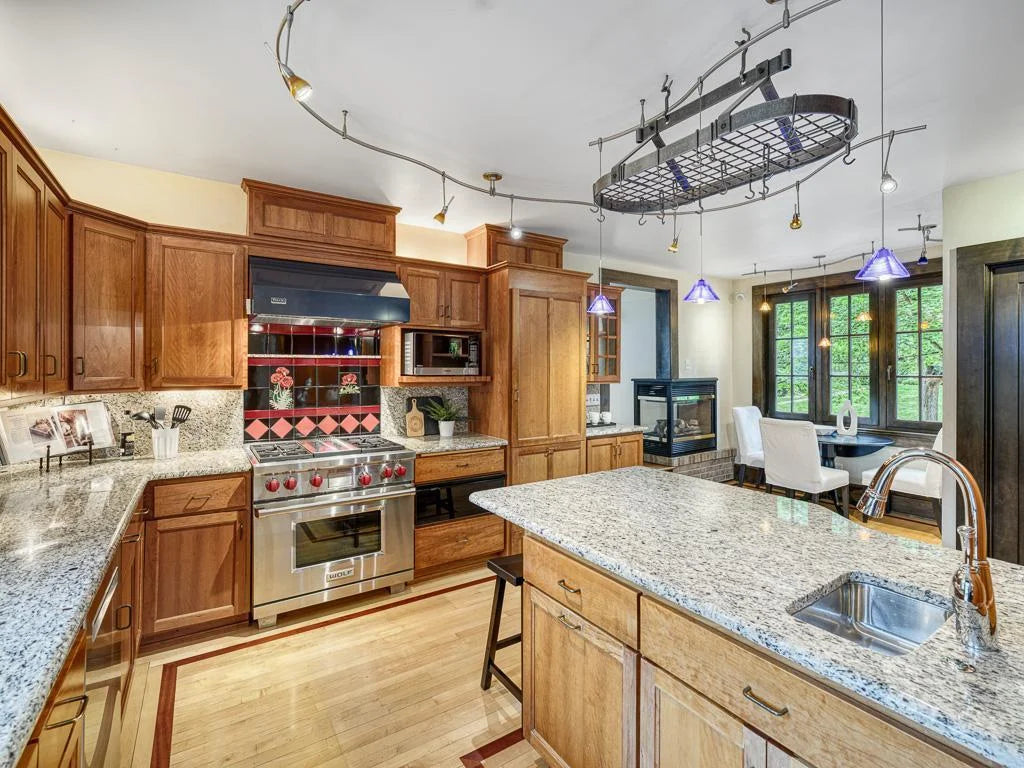 15 Benhill Road, Saint Paul, MN 55105