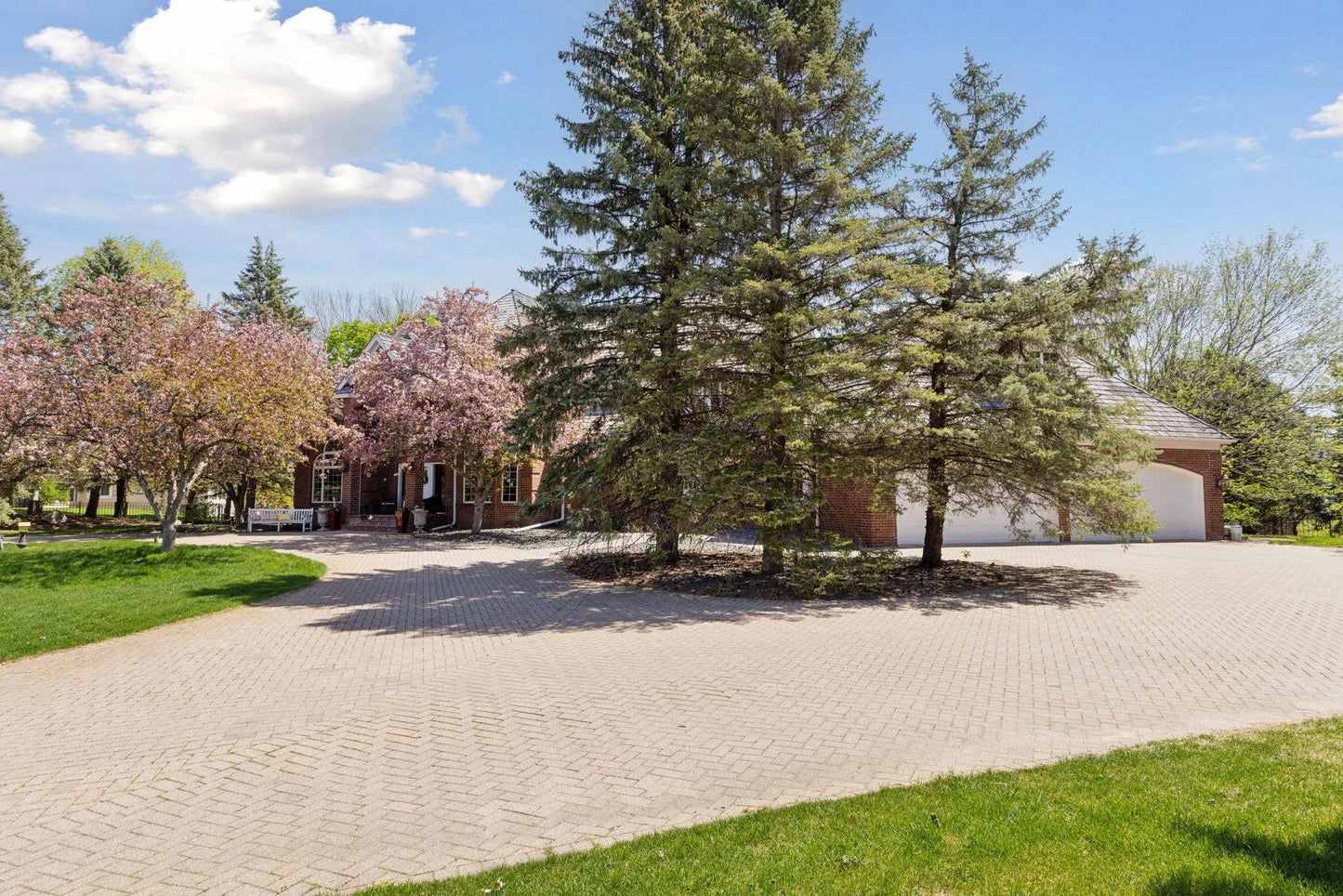 10 Apple Orchard Court, Dellwood, MN 55110