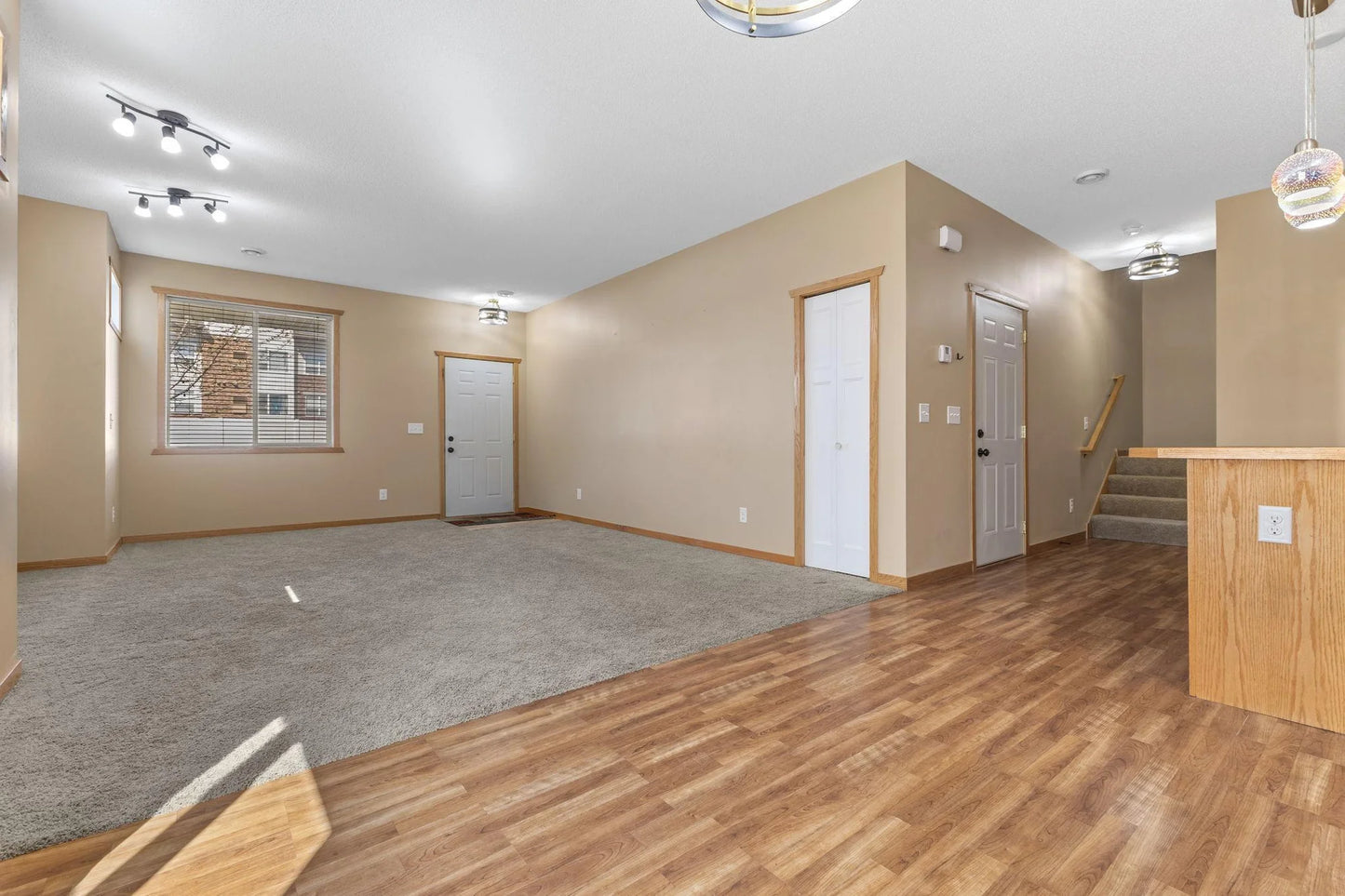 1283 County Road D Circle, Vadnais Heights, MN 55109
