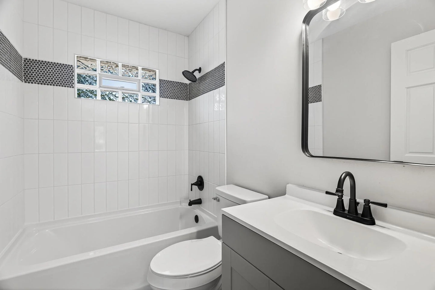 1042 Sibley Street, Shakopee, MN 55379