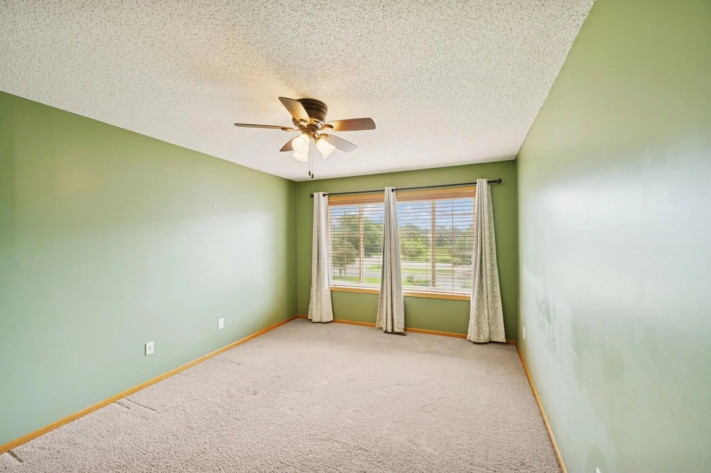 4363 Victor Path, Hugo, MN 55038