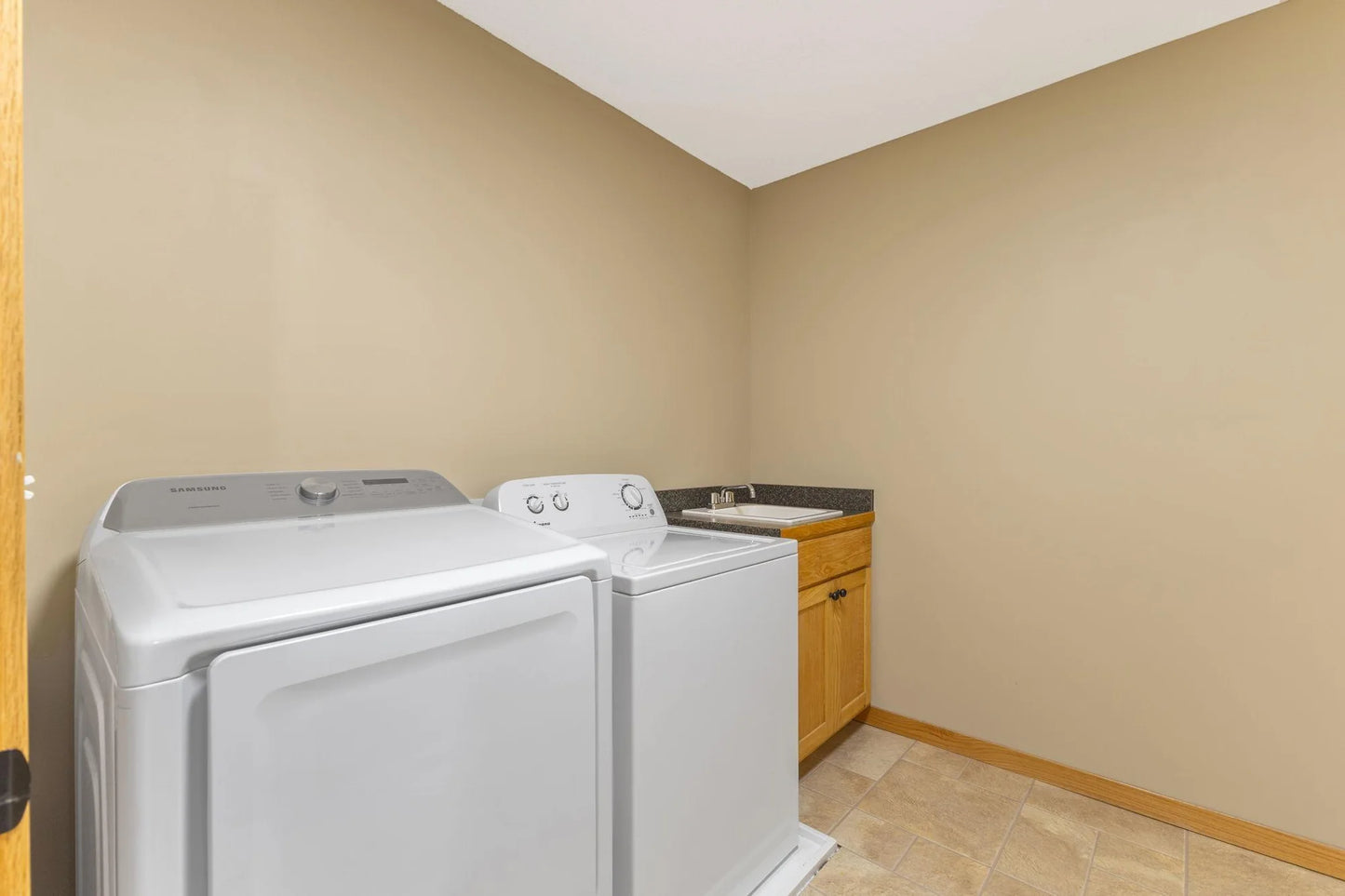 1283 County Road D Circle, Vadnais Heights, MN 55109