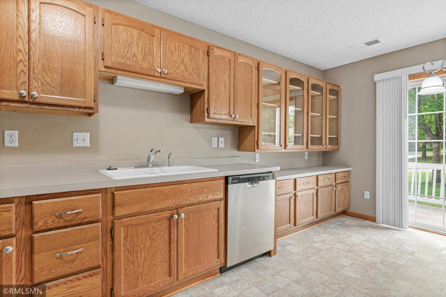 4923 Grenwich Place, Oakdale, MN 55128