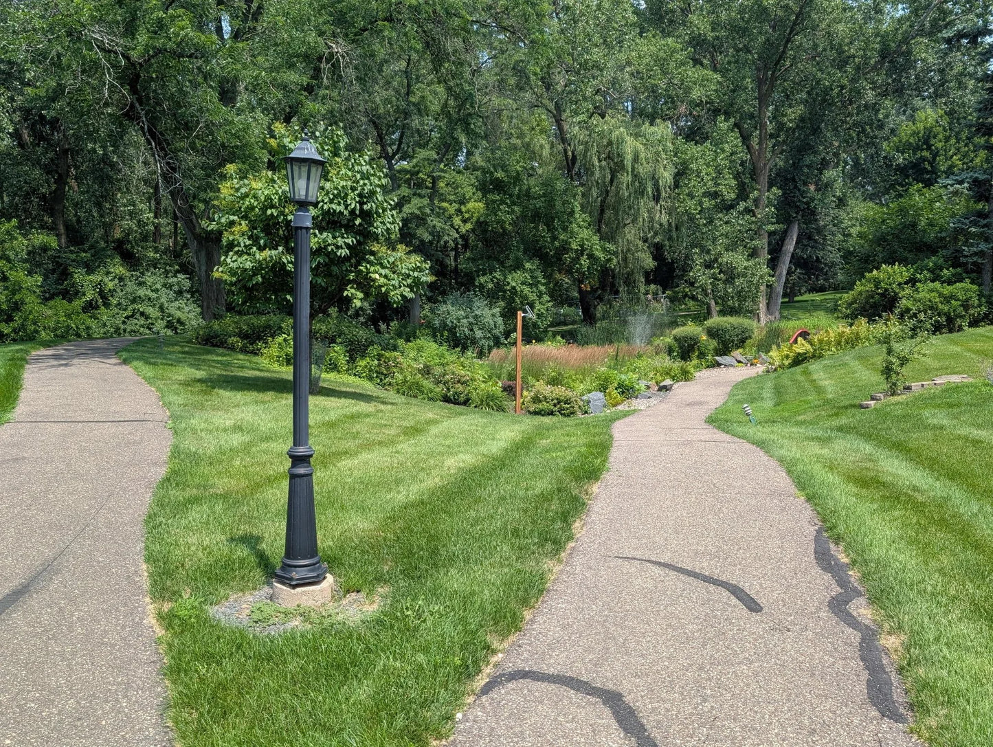 2485 Londin Lane, Maplewood, MN 55119