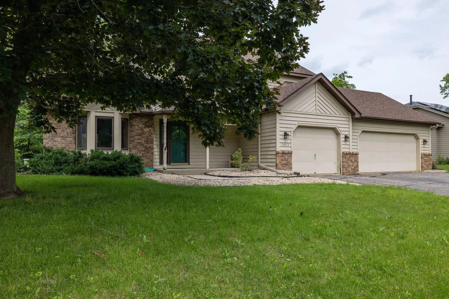 15813 Garden View Drive, Apple Valley, MN 55124