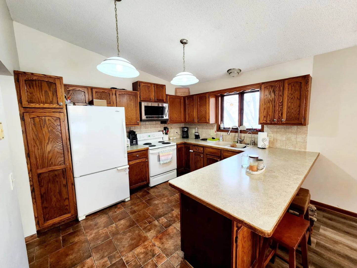 2805 Brookview Drive, Burnsville, MN 55337