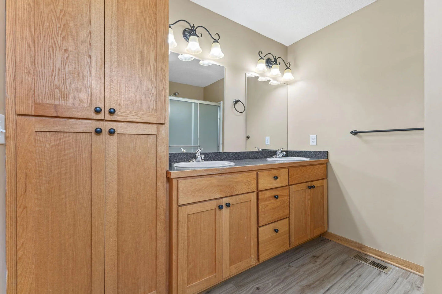 1283 County Road D Circle, Vadnais Heights, MN 55109