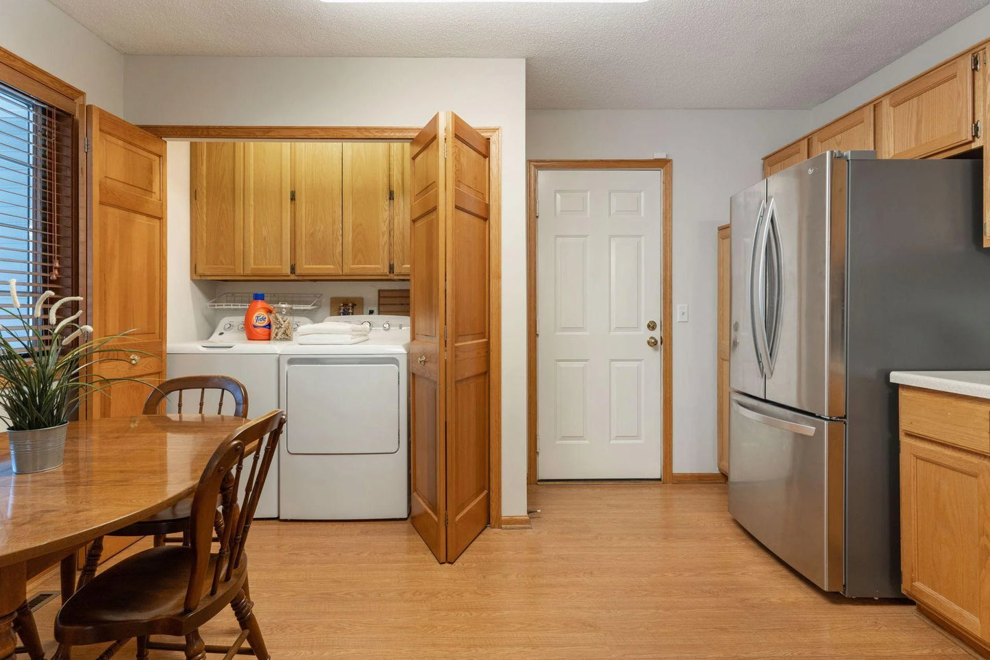 502 Deer Ridge Lane, Maplewood, MN 55119