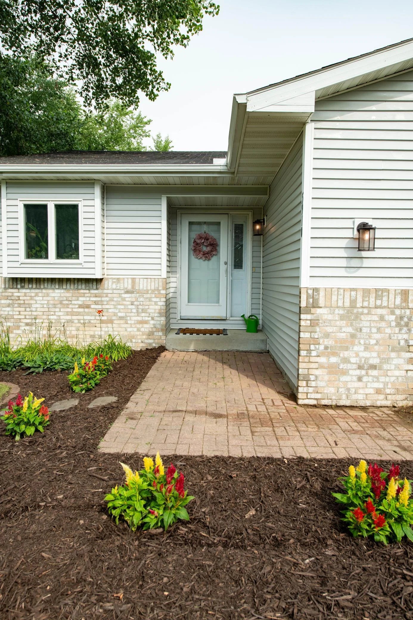 5910 Pineview Lane, Plymouth, MN 55442