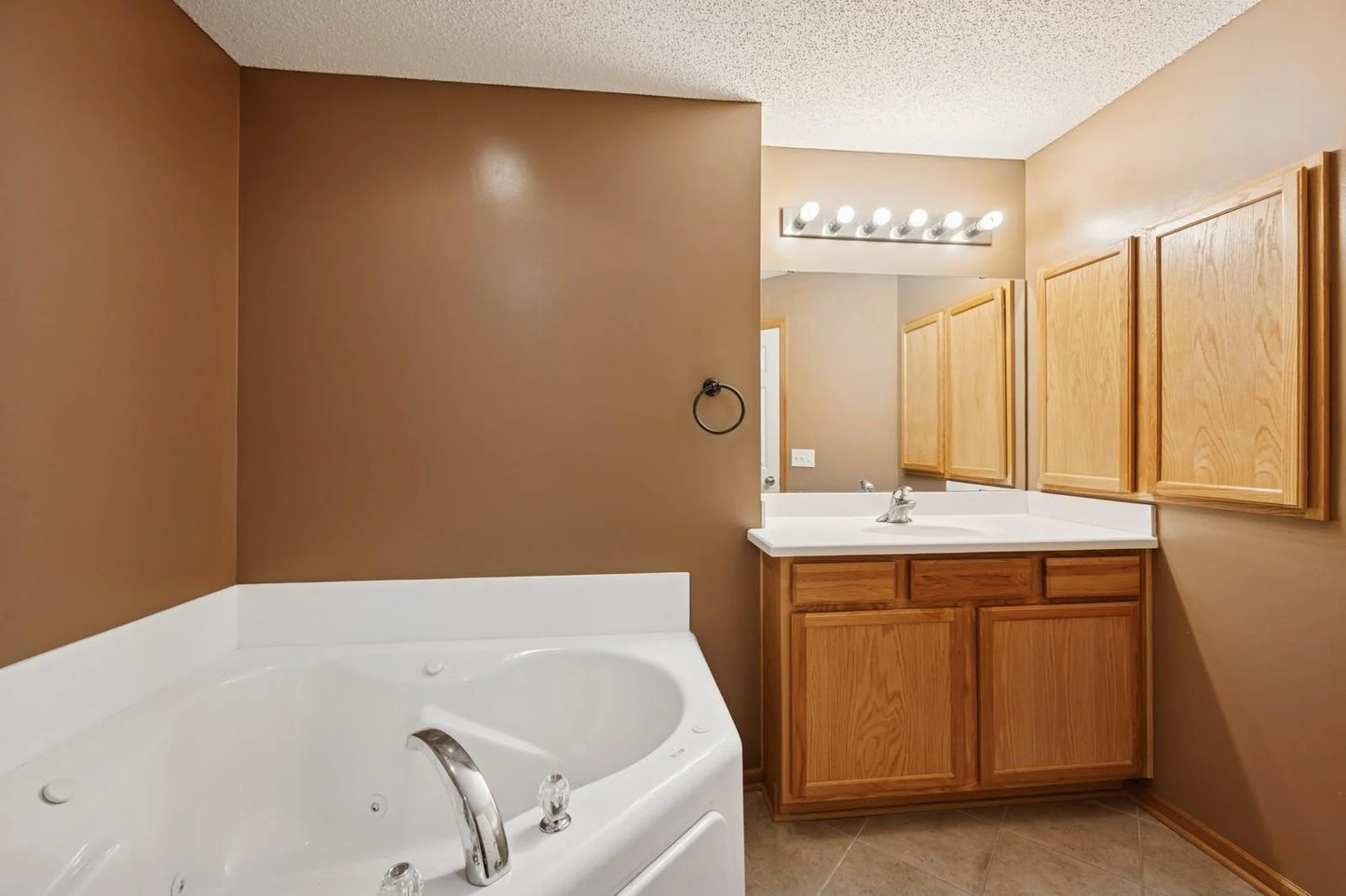 4363 Victor Path, Hugo, MN 55038