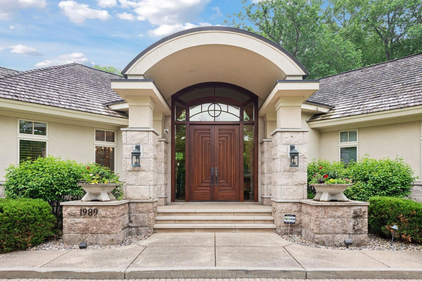 1989 Dwight Lane, Minnetonka, MN 55305