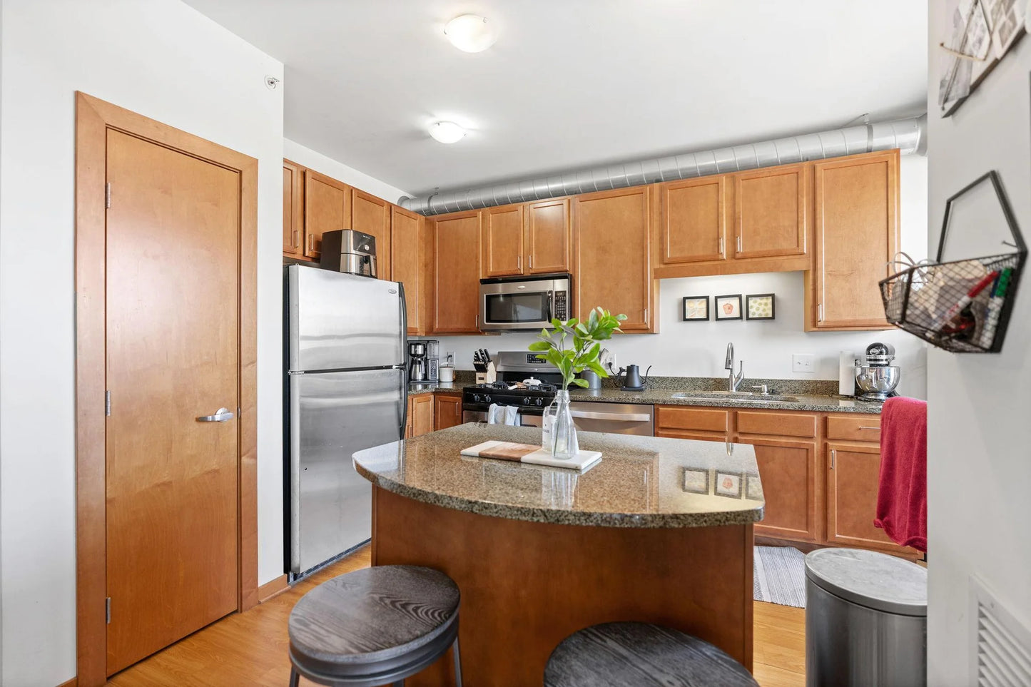 15 Franklin Avenue, Minneapolis, MN 55404