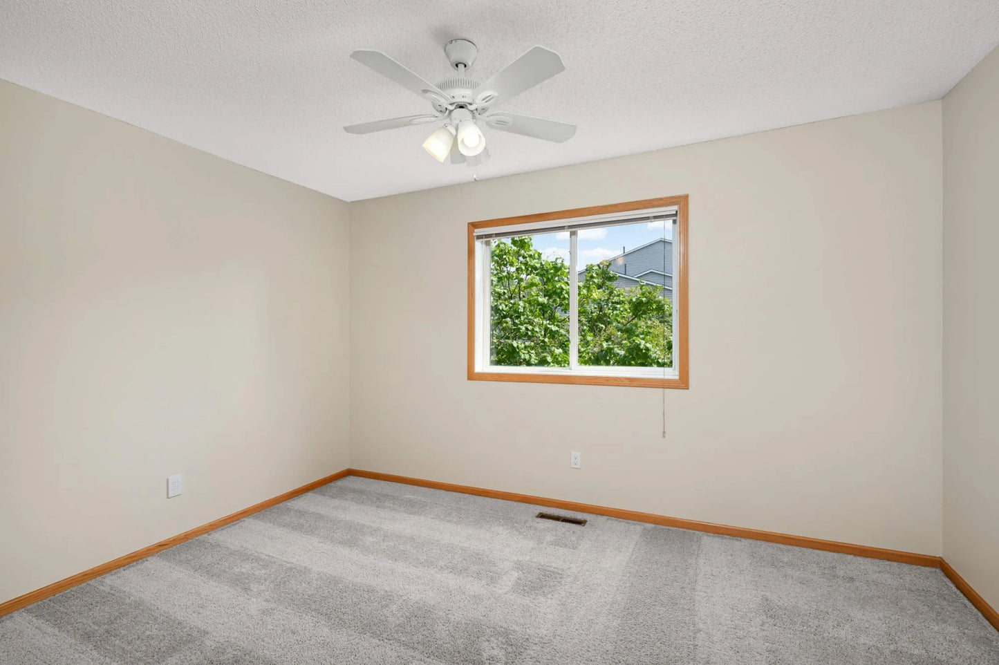 537 Woodduck Drive, Woodbury, MN 55125